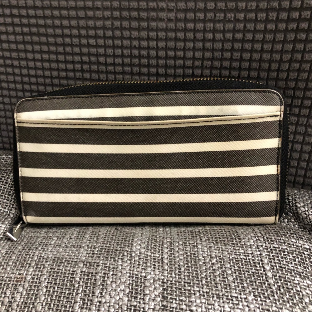 Preloved Micheal Kors Wallet